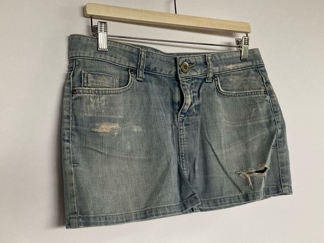 Minifalda vaquera desgastada, Zara