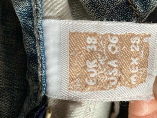 Minifalda vaquera desgastada, Zara