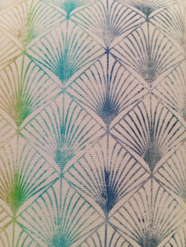 Dos cojines estampado plumas