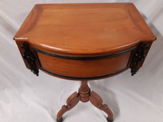 Antigua mesita Velador/costurero, madera Mobila