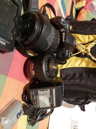 Nikon D90 con obiettivi e flash Nikon