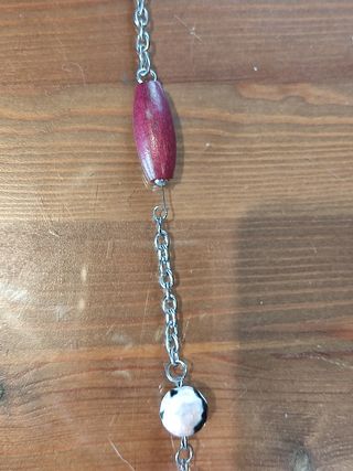 COLLAR CON PIEDRAS ROSAS, ROJAS Y NEGRAS