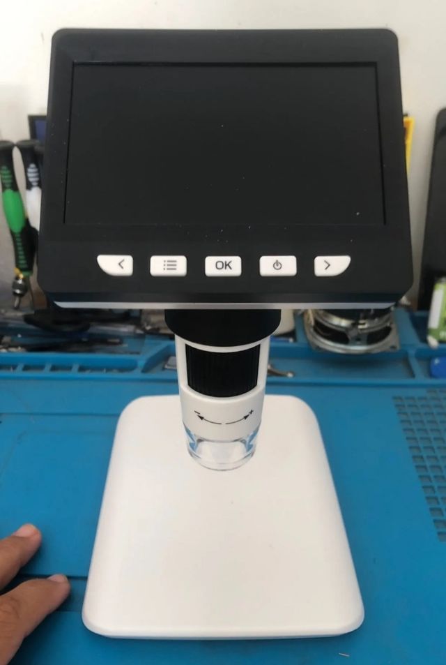 Microscopio digitale con schermo