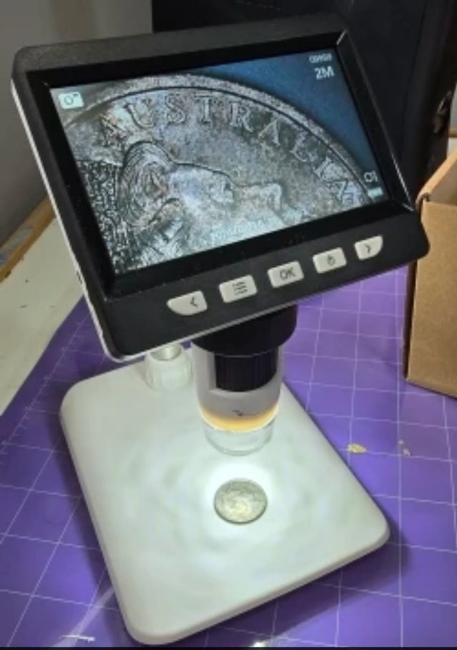 Microscopio digitale con schermo