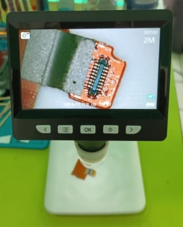 Microscopio digitale con schermo