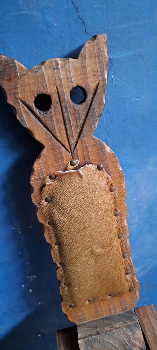 TABURETE VINTAGE DE MADERA MACISA.