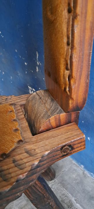 TABURETE VINTAGE DE MADERA MACISA.