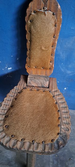 TABURETE VINTAGE DE MADERA MACISA.