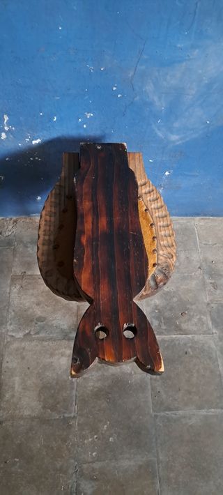 TABURETE VINTAGE DE MADERA MACISA.
