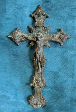 ANTIGUO CRUCIFIJO ALTAR CRISTO CALAVERA BRONCE