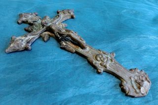 ANTIGUO CRUCIFIJO ALTAR CRISTO CALAVERA BRONCE
