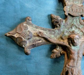 ANTIGUO CRUCIFIJO ALTAR CRISTO CALAVERA BRONCE