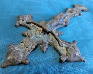 ANTIGUO CRUCIFIJO ALTAR CRISTO CALAVERA BRONCE