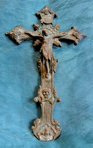ANTIGUO CRUCIFIJO ALTAR CRISTO CALAVERA BRONCE
