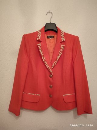 Conjunto de vestido y chaqueta color cor