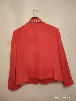 Conjunto de vestido y chaqueta color cor