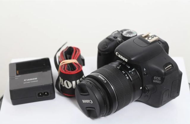Canon EOS 600D negra