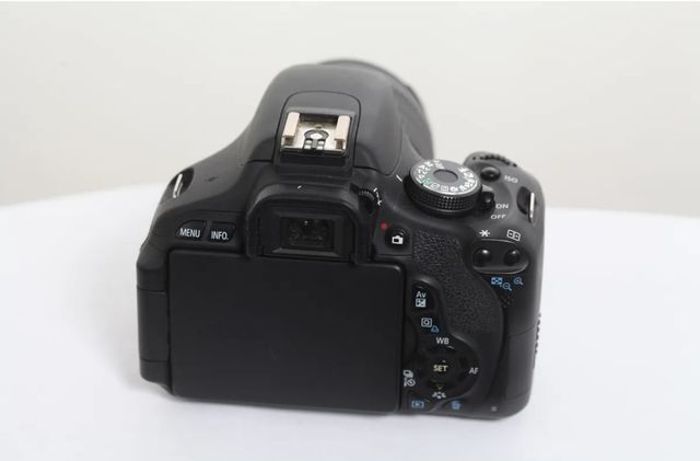 Canon EOS 600D negra