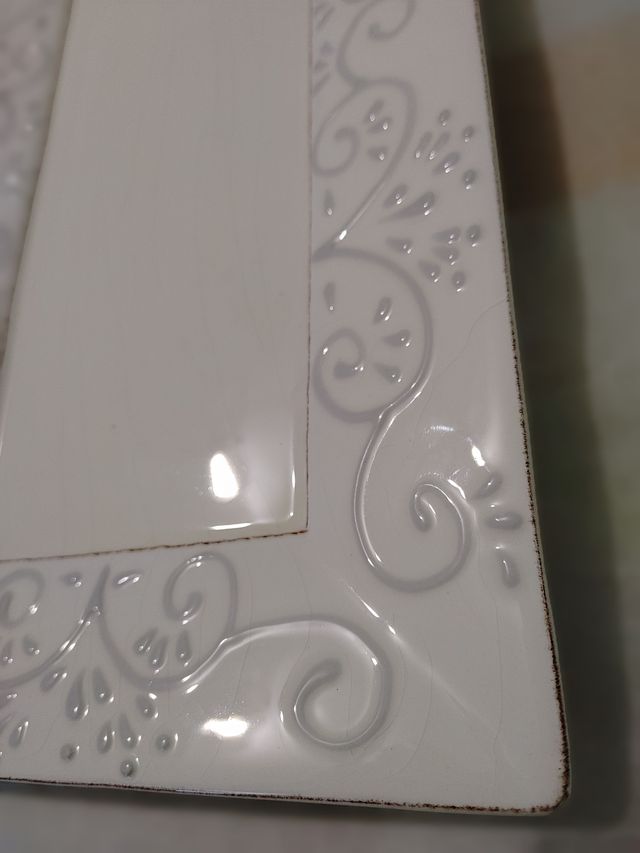 Vassoio in PORCELLANA – Tema, Fantasia di RICAMI.