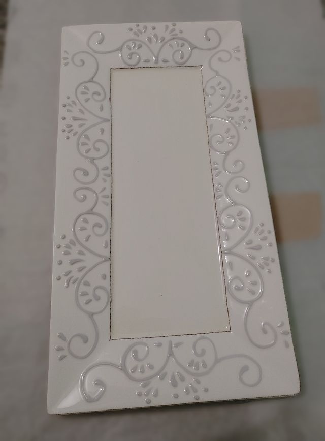 Vassoio in PORCELLANA – Tema, Fantasia di RICAMI.