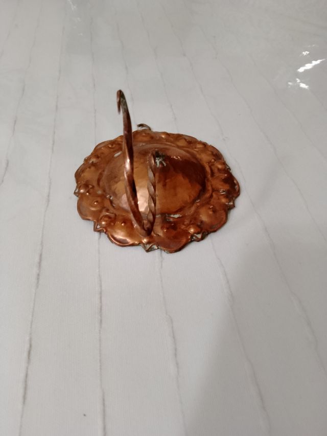 Pequeña percha de cobre