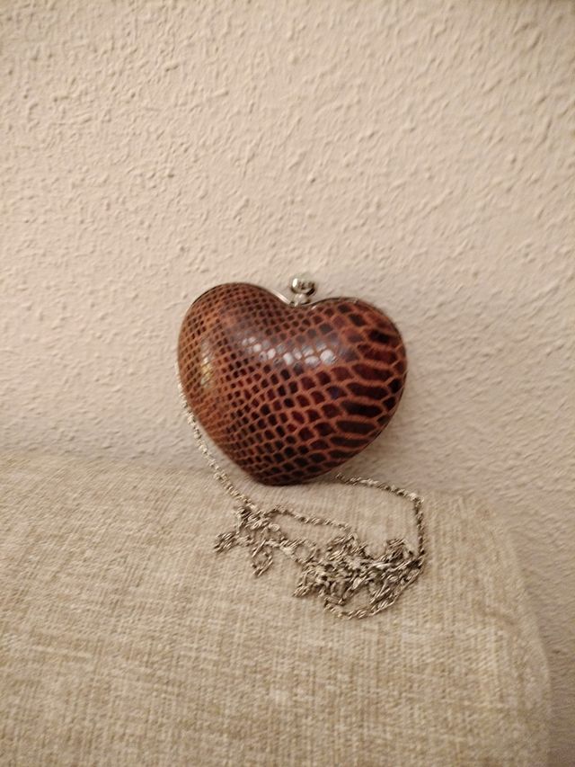 Bolso corazón caja con cadena 