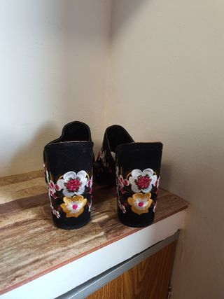 Sandalias tacón flores T.38( solidario)