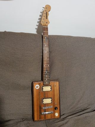 Cigar Box guitar Loluthier SRV 2020 de 6 cuerdas