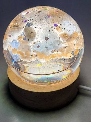 Lampada con pietre naturali