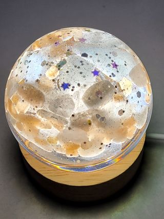Lampada con pietre naturali