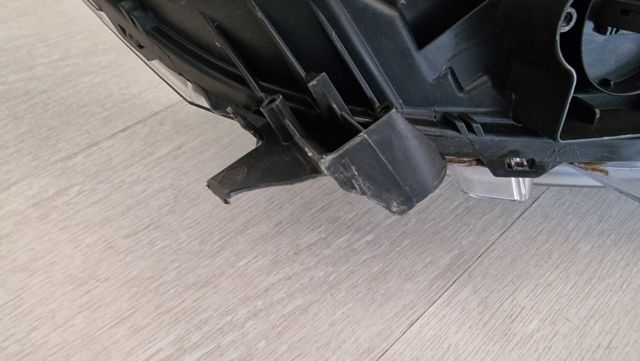 Faro Izdo Renault Espace MK5  260608