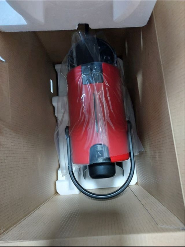 Cafetera NESPRESSO nueva !!