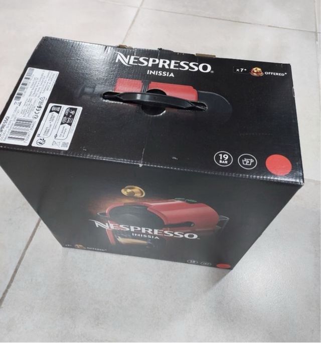 Cafetera NESPRESSO nueva !!