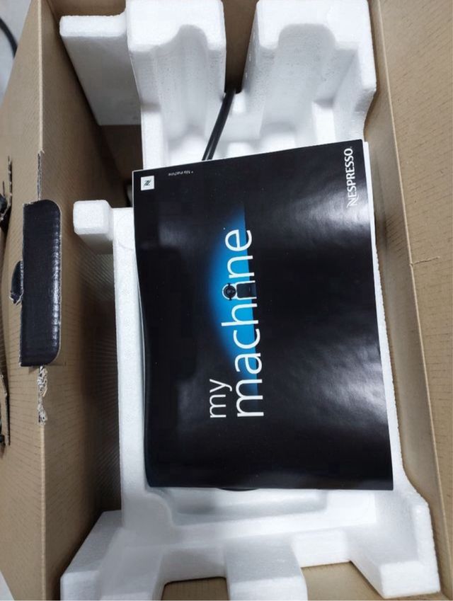 Cafetera NESPRESSO nueva !!