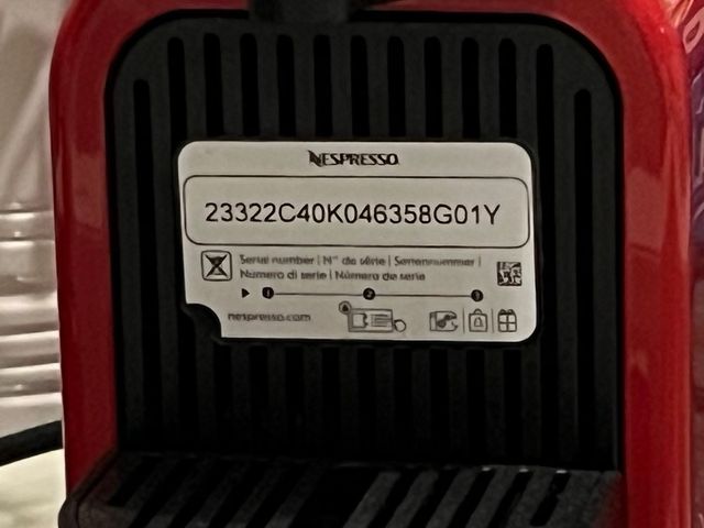 Cafetera NESPRESSO nueva !!