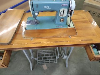 Alfa Maquina de coser año 1965