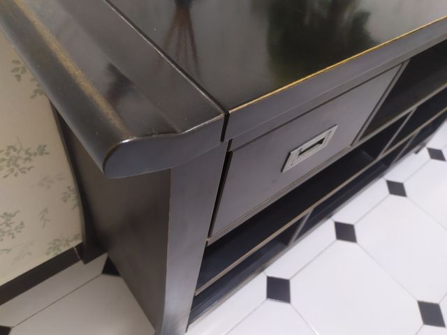 Mobili da ingresso orientali e specchio