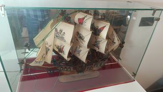 Barco de madera artesanía antigua