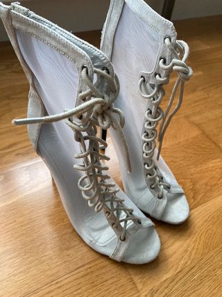 Botines sexy efecto transparente