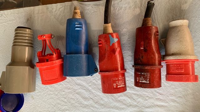 CLAVIJAS ESCHUFES TRIFASICOS