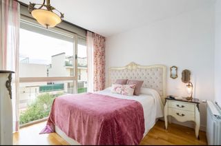 Lámpara de mesa dorada