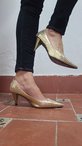 Zapatos salón dorados
