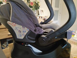 Maxicosi Chicco gris para coche y carro