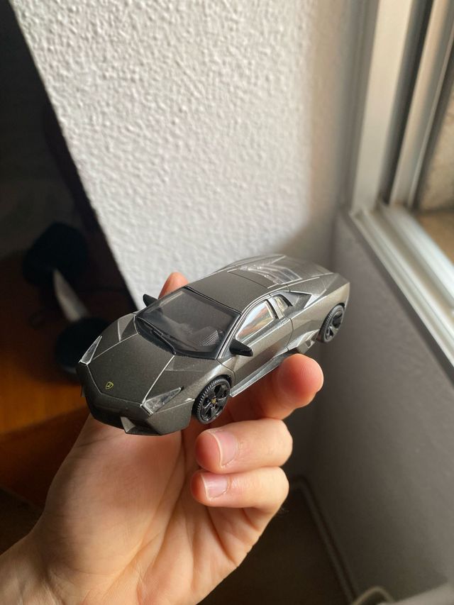 Coche Lamborghini en miniatura - Escala 1:43