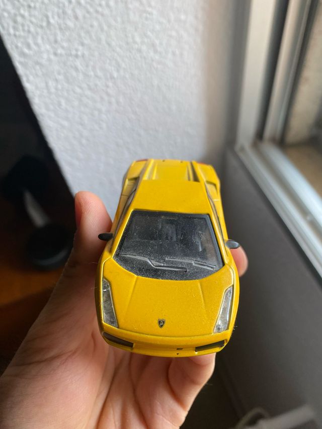 Coche Lamborghini en miniatura - Escala 1:43
