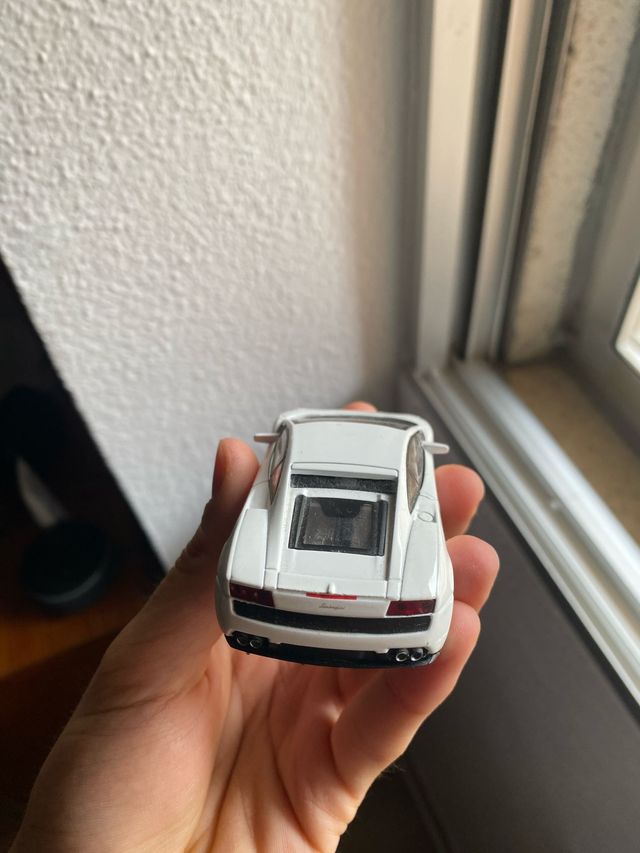 Coche Lamborghini en miniatura - Escala 1:43
