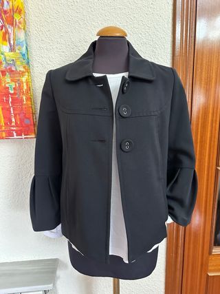 Chaqueta mangas abullonadas negro