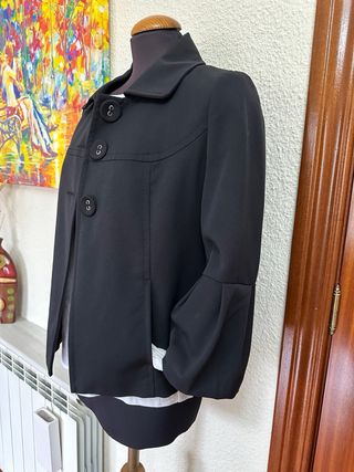 Chaqueta mangas abullonadas negro