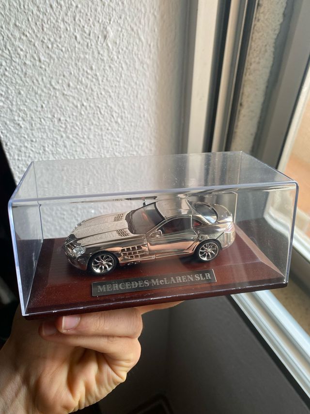 Coche Mercedes SLR en miniatura - Escala 1:43