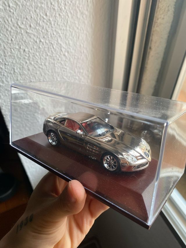 Coche Mercedes SLR en miniatura - Escala 1:43